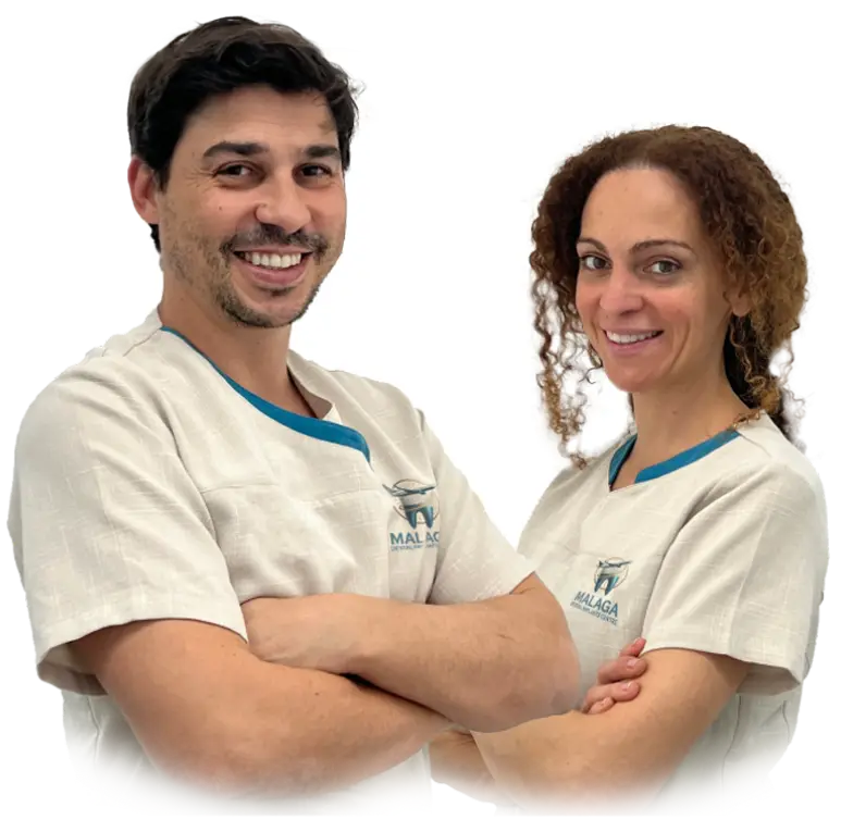 Foto de un hombre y una mujer posando